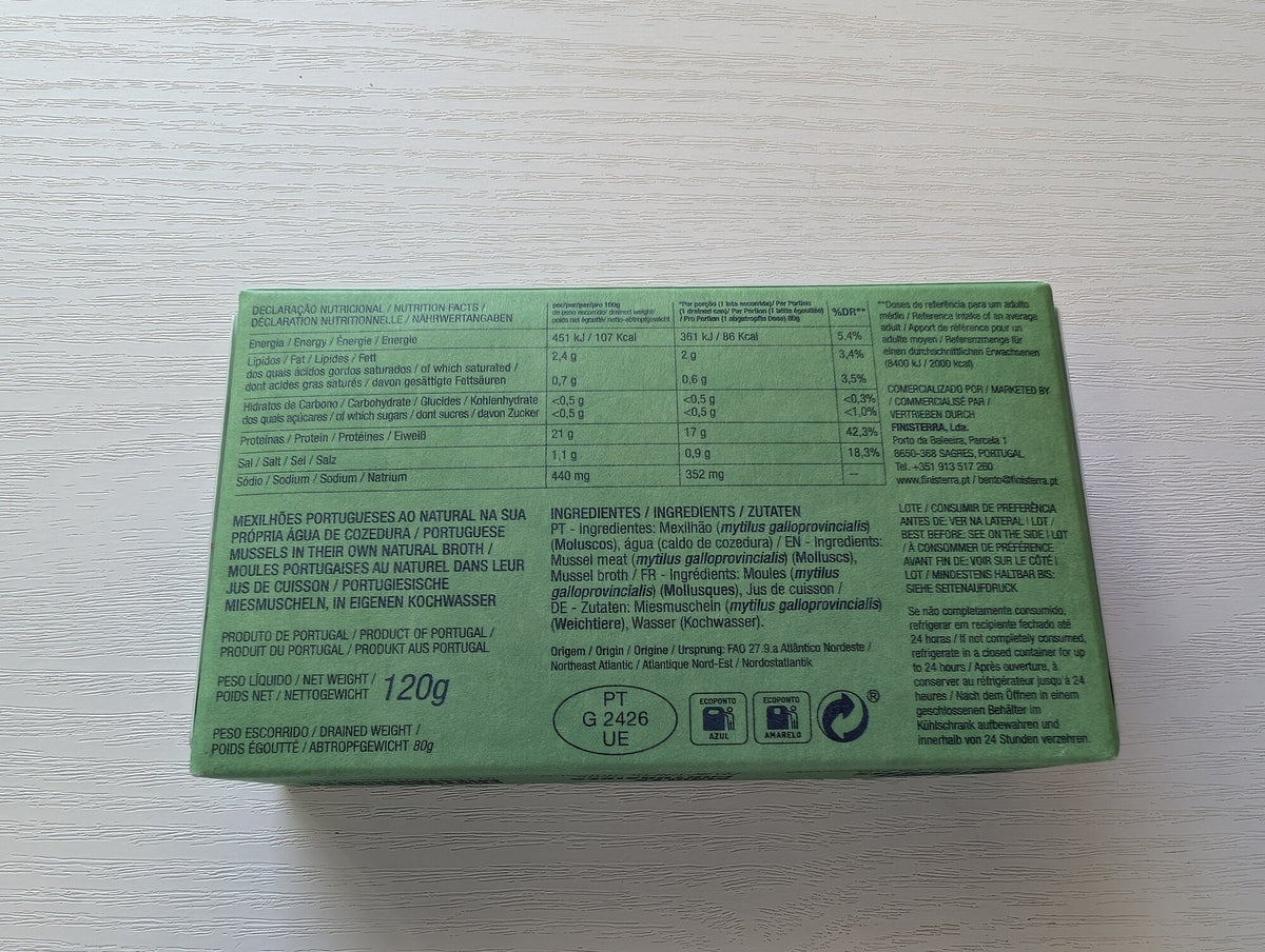 Verso da lata: ingredientes, informação nutricional e pesos